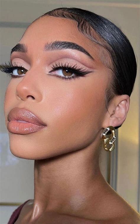 The Reverse Cat Eye Makeup Trend Is A Fierce Upgrade To Winged Liner Artofit