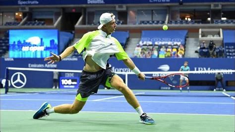 Denis Shapovalov demonstrates a five stage process to execute his trademark one handed jump backhand