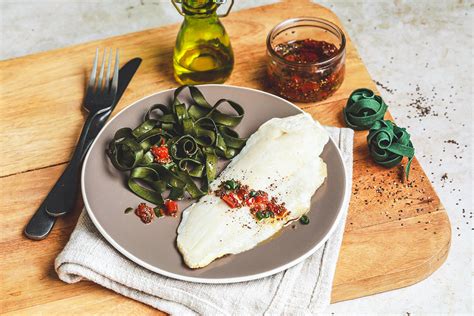 Filet De Merlu Msc Et Tagliatelles Sauce Vierge A La Tomate Confite