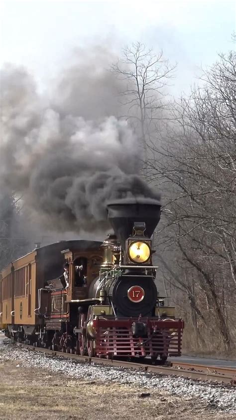 The Beauty Of Watching The Train Go By Trenes Viejos Fotos De Ferrocarril Tren Antiguo