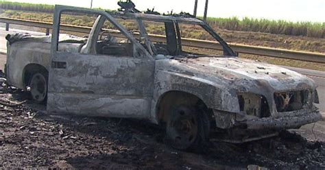 G1 Ambulância que transportava idosa fica destruída após pegar fogo