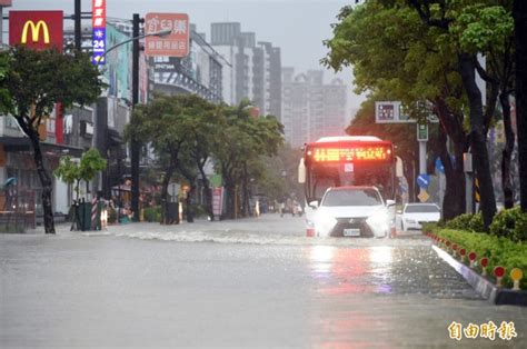 高雄豪大雨 多處地區淹水嚴重（圖輯） 生活 自由時報電子報