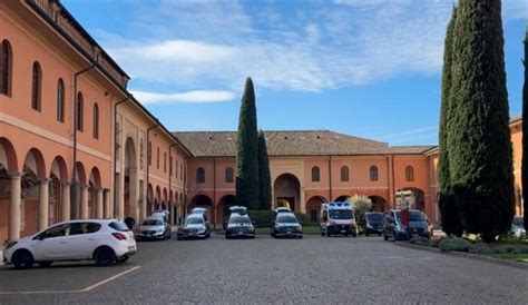 Bologna Famiglia Intossicata Aperta Camera Ardente Oggi I Funerali