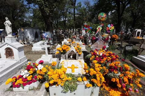 As Se Vivi El D A De Muertos En Los Panteones De Puebla