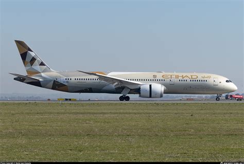 A Bnb Etihad Airways Boeing Dreamliner Photo By Matei Ioan