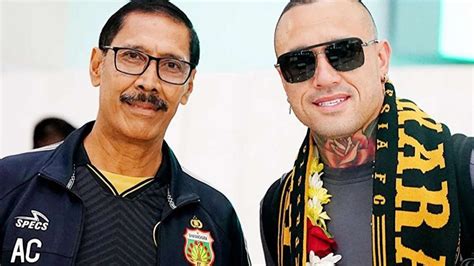 Foto Bhayangkara FC Beri Sinyal Turunkan Radja Nainggolan Lawan Persita