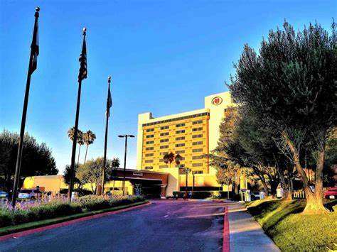 Hilton Concord Hotel Review: Shop Till You Drop in the Valley of the ...