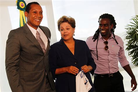 Dilma Recebe Tinga E Rbitro Alvos De Racismo E Ganha Camisa Do