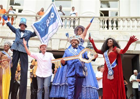 Eduardo Paes Entrega Chaves Da Cidade Ao Rei Momo E Carnaval Toma Conta