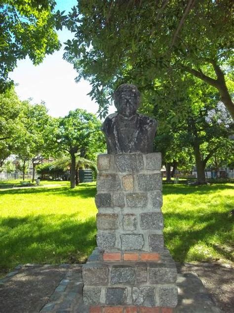 Monumentos Y Estatuas De Buenos Aires Flores