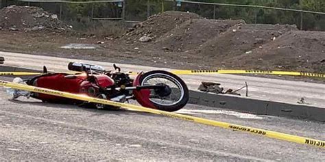 Derrapa motociclista en Matías Romero se reporta grave de salud El