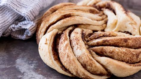 Cinnamon Roll Twist Bread