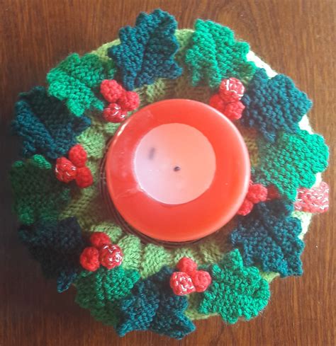 Christmas Wreath With Holly Knitting Pattern Using 8 Ply Yarn Clever Hands Knitting