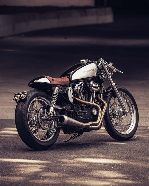 Deus Ex Machina кафе рейсер Harley Davidson Sportster Cafe Racer