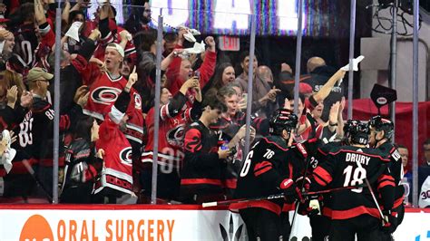 Auftaktsiege F R Carolina Und Boston Im Nhl Playoff