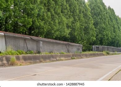 Sections Concrete Median Barrier Wall Sitting Stock Photo 1428887945 | Shutterstock