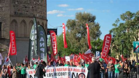 Miles De Personas Se Echan A La Calle En C Lm Contra Los Recortes