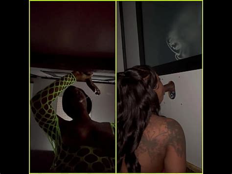 Gloryhole chupando extraños XVIDEOS