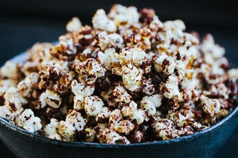 Living The Healthy Choice // Dark Chocolate Popcorn