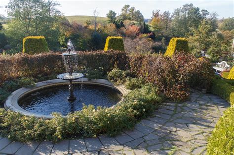 Architectural Tips: How to Incorporate a Water Fountain in Your Backyard