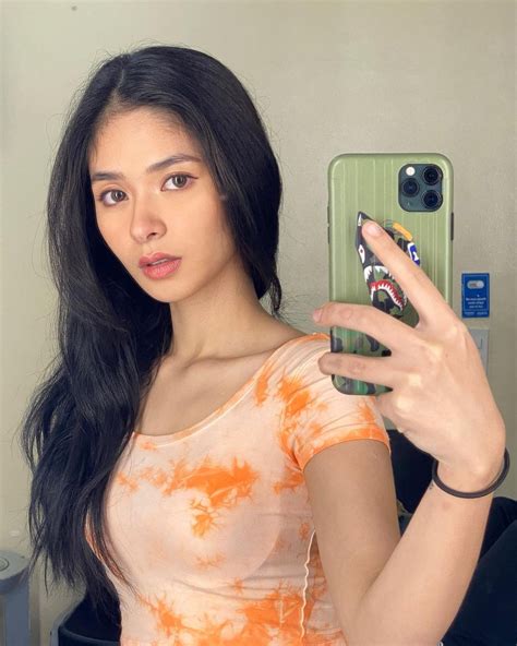 Loisa Andalio Selfie