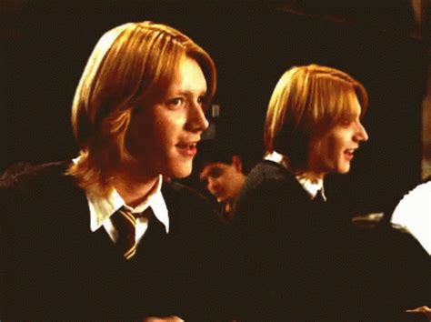 Harry Potter Weasley Twins GIF - Harry Potter Weasley Twins Wink ...