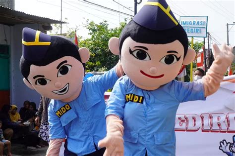 Peringati HUT RI Ke 78 Imigrasi Kediri Ramaikan Karnaval Grogol