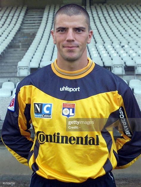 Olympique Lyonnais 2001 02 GK 2 Kit