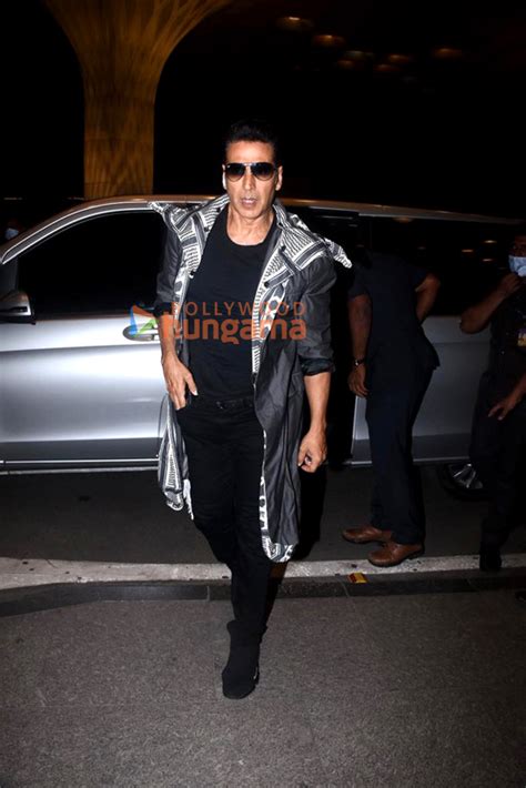 Photos Akshay Kumar Snapped At The Airport Parties Events