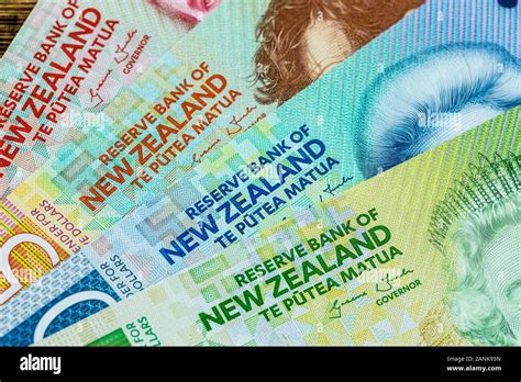 New Zealand dollar paper banknotes Stock Photo - Alamy