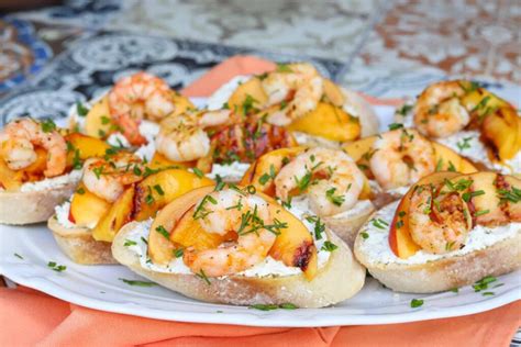 Crostinis Met Boursin Nectarine En Garnalen Francesca Kookt