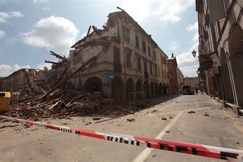 Il Maggio Un Altro Forte Terremoto In Emilia Nuovi Crolli E