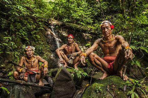 Mentawai auf Siberut Ureinwohner kämpfen um ihre Kultur DER SPIEGEL