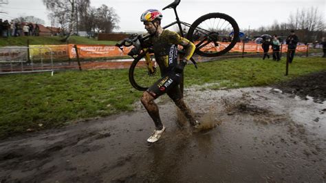 Wout Van Aert Launches His Cyclocross Season With A Muddy Win At Essen