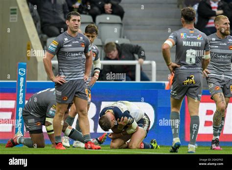 Tommy Makinson Of St Helens Holds His Shoulder In Pain Stock Photo