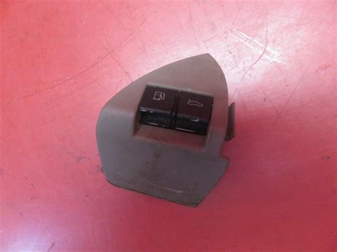 2005 2008 AUDI A3 8PA SPORTBACK OEM FRONT LEFT DRIVERS GAS DOOR