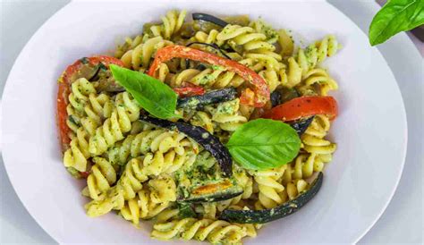 Pasta Al Pesto Di Zucchine Con Melanzane E Peperoni Grigliati Superlativo