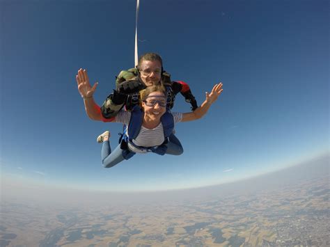 SAUT EN PARACHUTE CHARLEVILLE PARACHUTISME EN ARDENNES