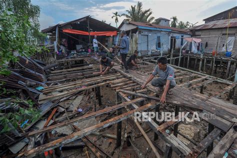 Angin Puting Beliung Terjang Cianjur Puluhan Rumah Milik Warga Rusak