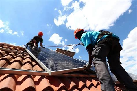 Per què cal installar plaques solars a casa i quant destalvi suposen