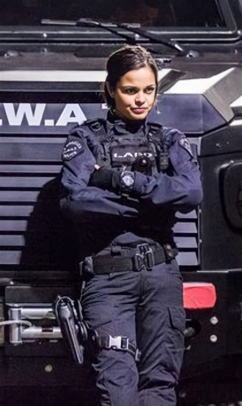 Pin By Fenny On S W A T Female Police Officers Police Outfit Police