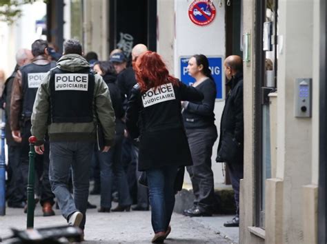 Photos Chasse à Lhomme Contre Un Tireur à Paris