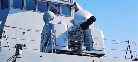 Close look of Chinese Type 052D Destroyer [932x2048] : r/WarshipPorn