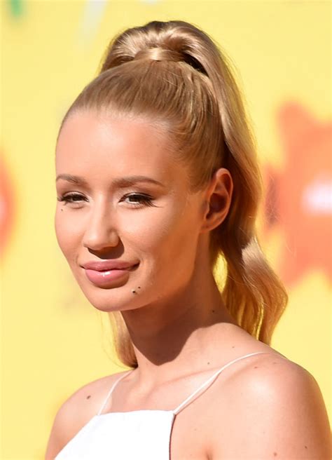 Iggy Azalea 2015 Nickelodeon Kids Choice Awards Red Carpet Fashion