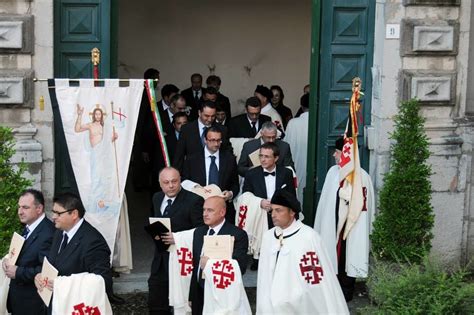 A Foggia La Cerimonia Dinvestitura Dei Cavalieri Del Santo Sepolcro Di