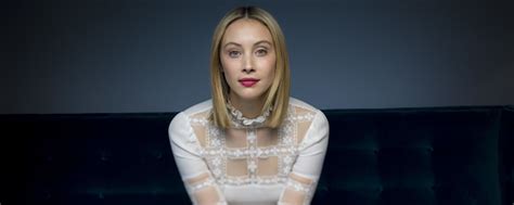 True Detective Escala Sarah Gadon De Alias Grace E Emily Nelson Para