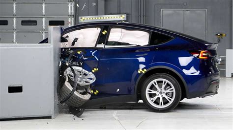 Iihs Unveils Its List Of Safest Vehicles For 2022 Motor Illustrated