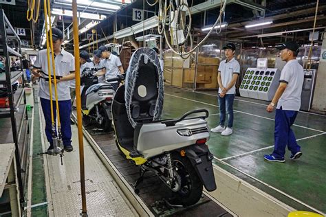 台鈴電動機車ereadyfun量產下線、工廠生產線直擊大公開！ Yahoo奇摩汽車機車