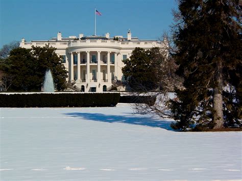 The Schumin Web » The White House in Snow