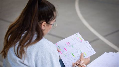 2 000 estudiantes y victimas de violencia sexual podrán optar a becas